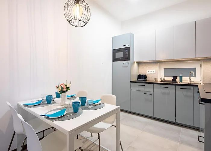 Modern Urban Retreat With Terrace Apartmán *
