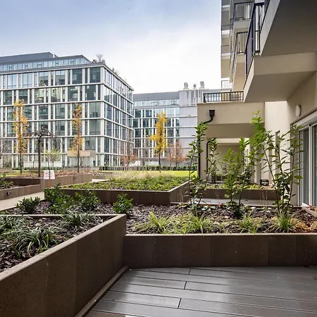 Modern Urban Retreat With Terrace Apartman